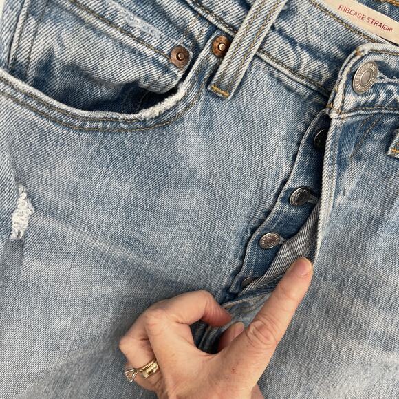 Levi's Premium Ribcage Straight Mid Rise Light Wash Mom Jeans Size 25 Blue - Picture 6 of 13